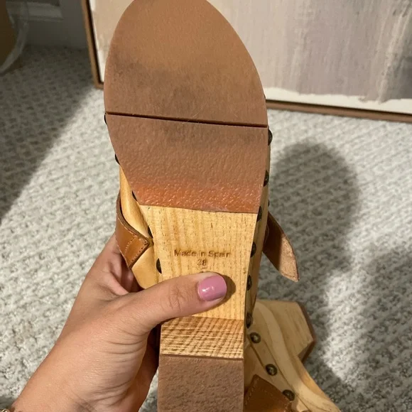 NWOT Free People Culver‎ City Leather Taupe Studded Clogs Sz 38/us8 - Picture 8 of 11